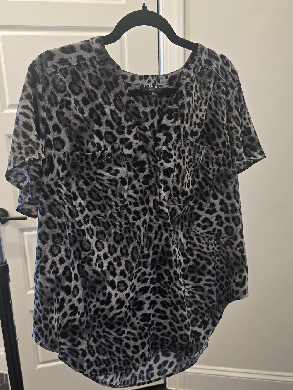 Torrid Black & Gray Leopard Print V-Neck Blouse